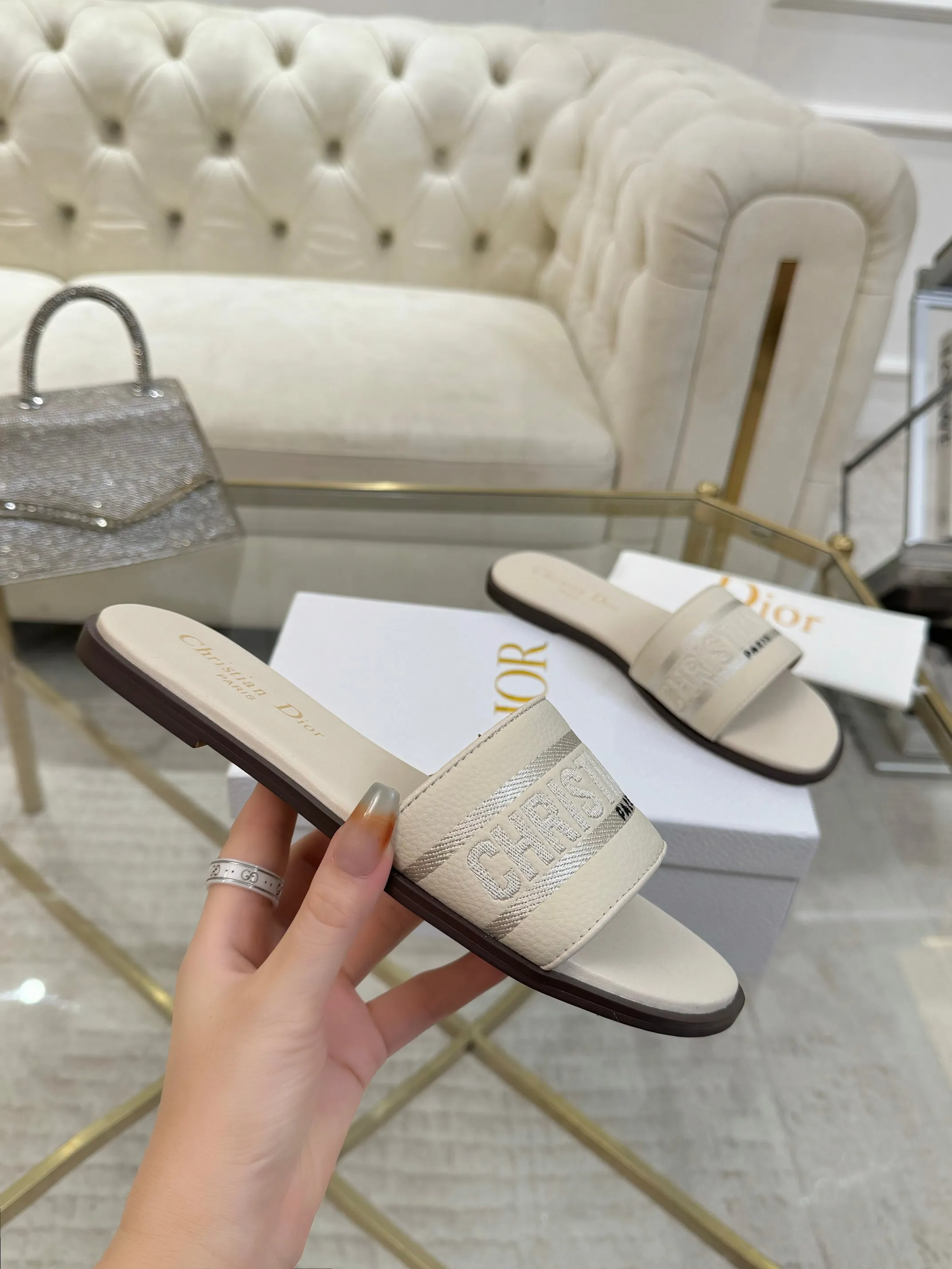 👟👟Ex-factory price 340👟👟 Genuine leather sole +40 Dior new style cowhide surface, sheepskin lining + embroidery process, 5 colors optional, code size 35-42, rubber sole, genuine leather sole +40